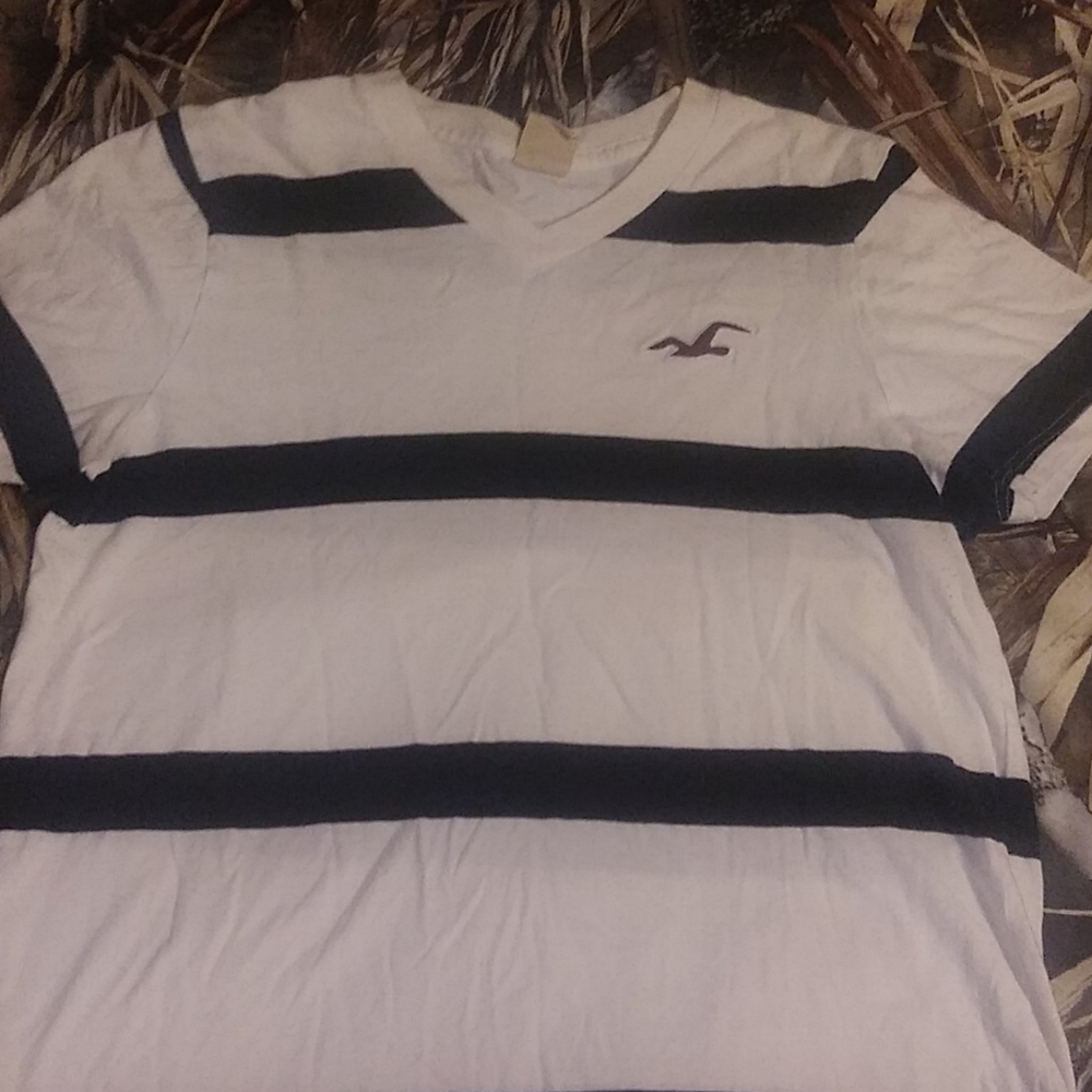 Hollister tee